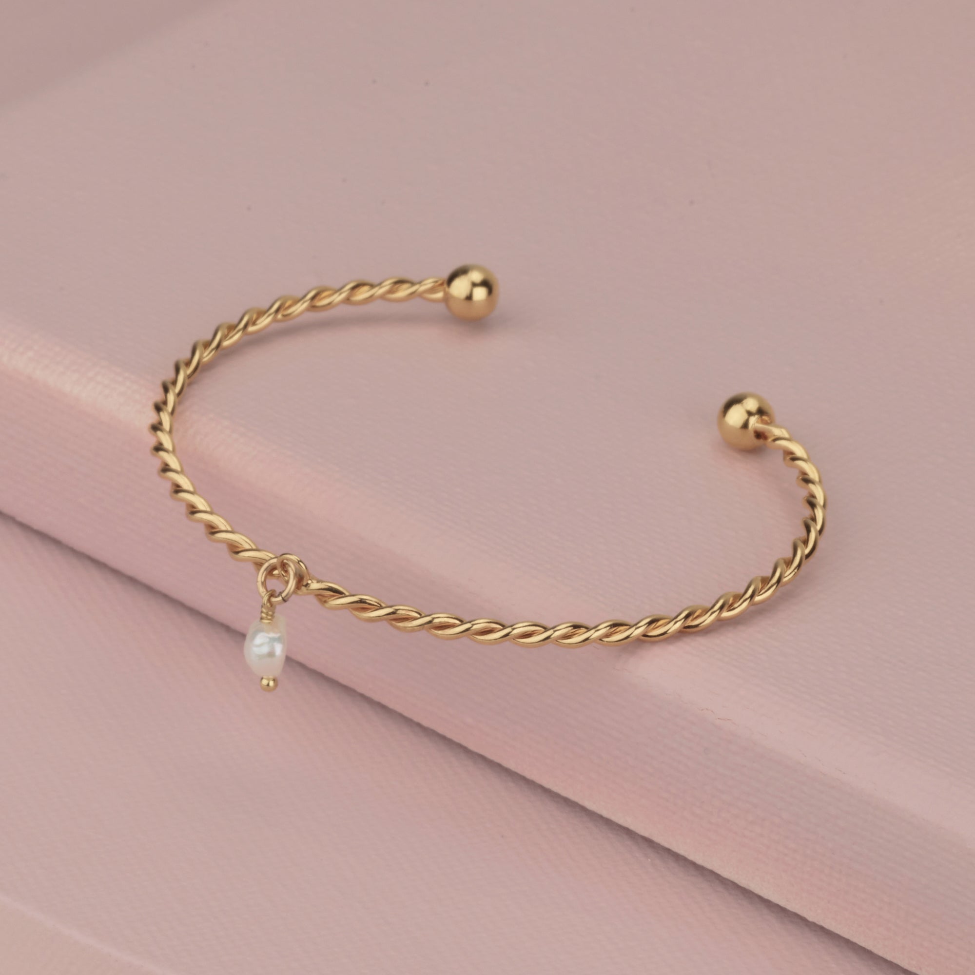 Dainty Pearl Cuff Bracelet - HLcollection - Handmade Gold and Silver Jewelry