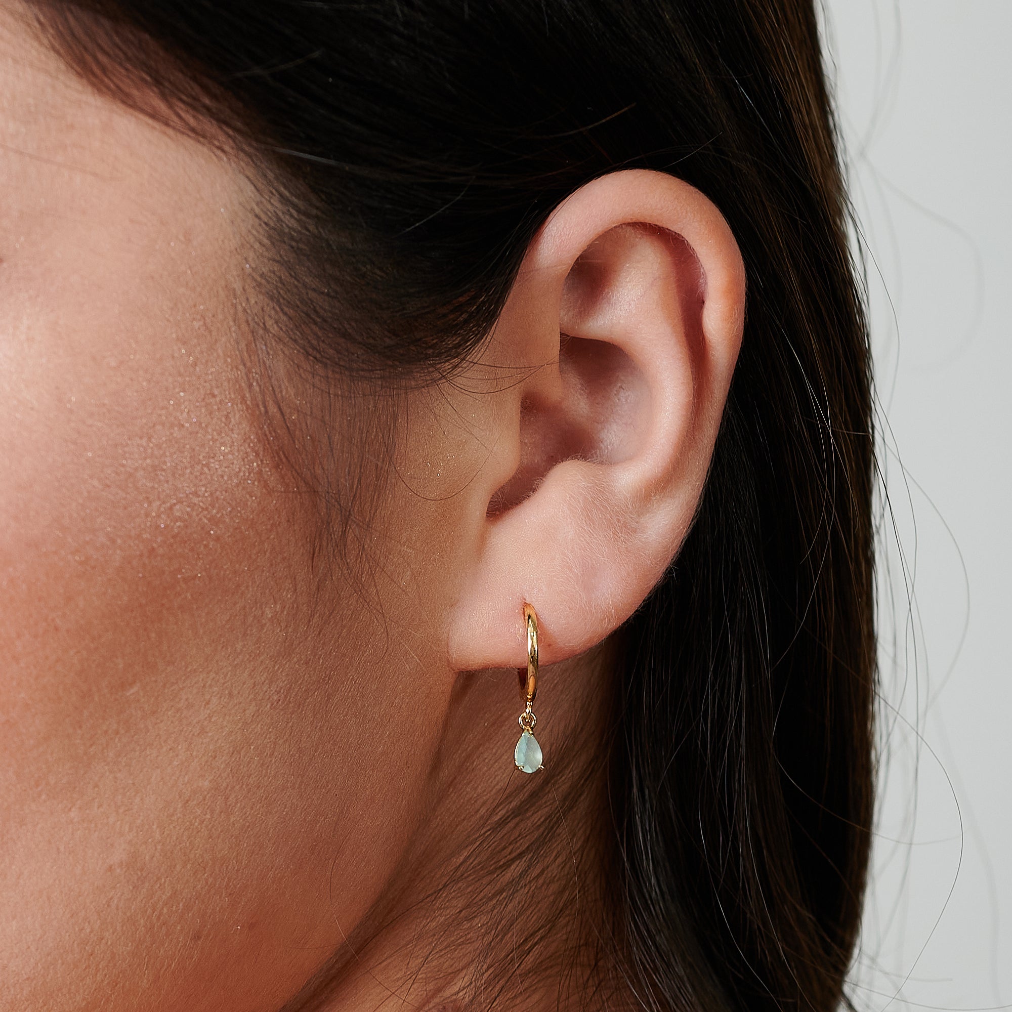 Delicate Teardrop Gold Earrings - HLcollection - Handmade Gold and Silver Jewelry