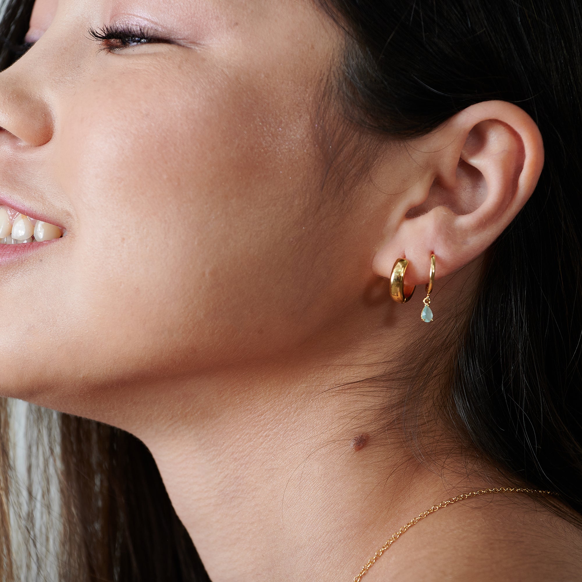 Delicate Teardrop Gold Earrings - HLcollection - Handmade Gold and Silver Jewelry