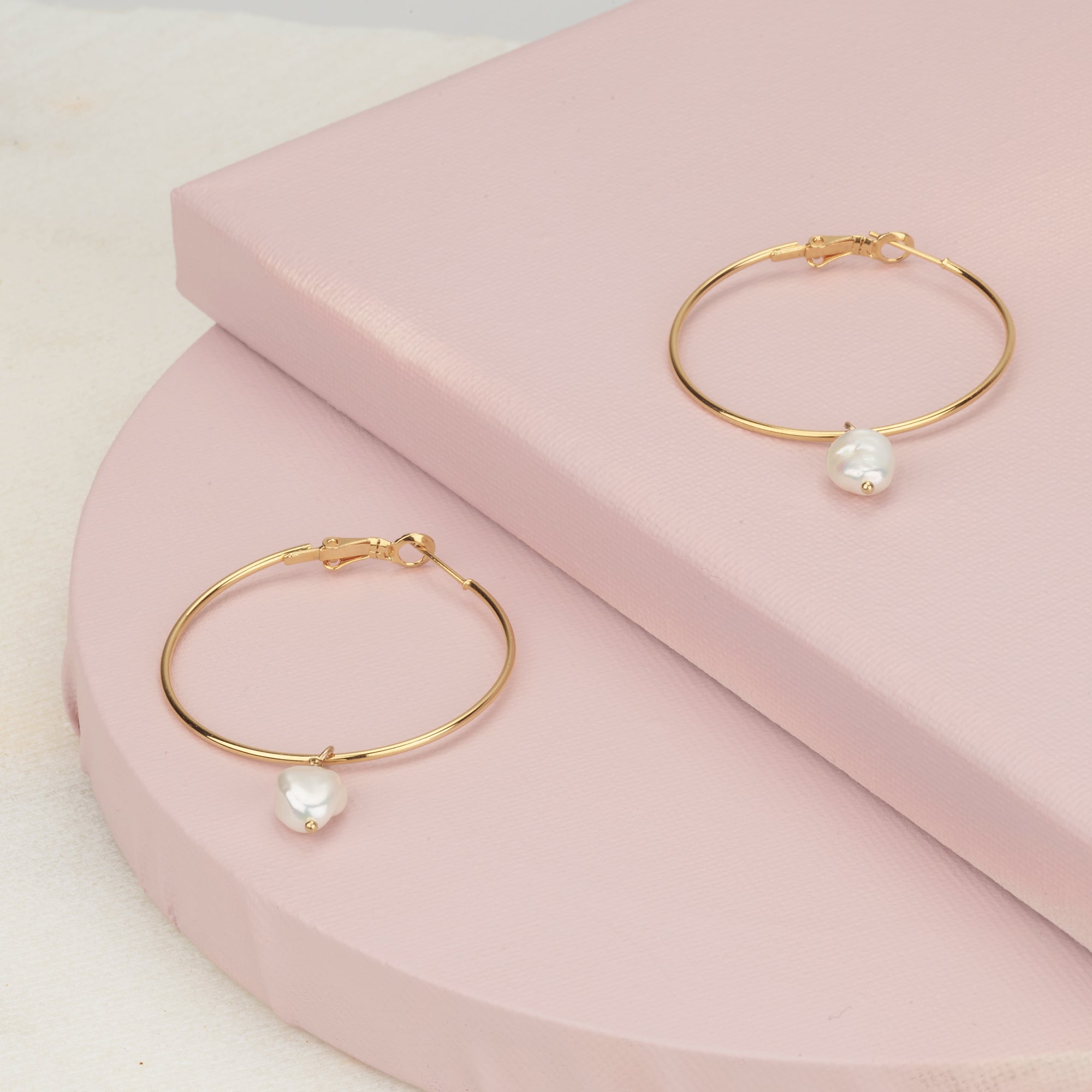Freshwater Pearl Hoop Earrings - HLcollection - Handmade Gold and Silver Jewelry