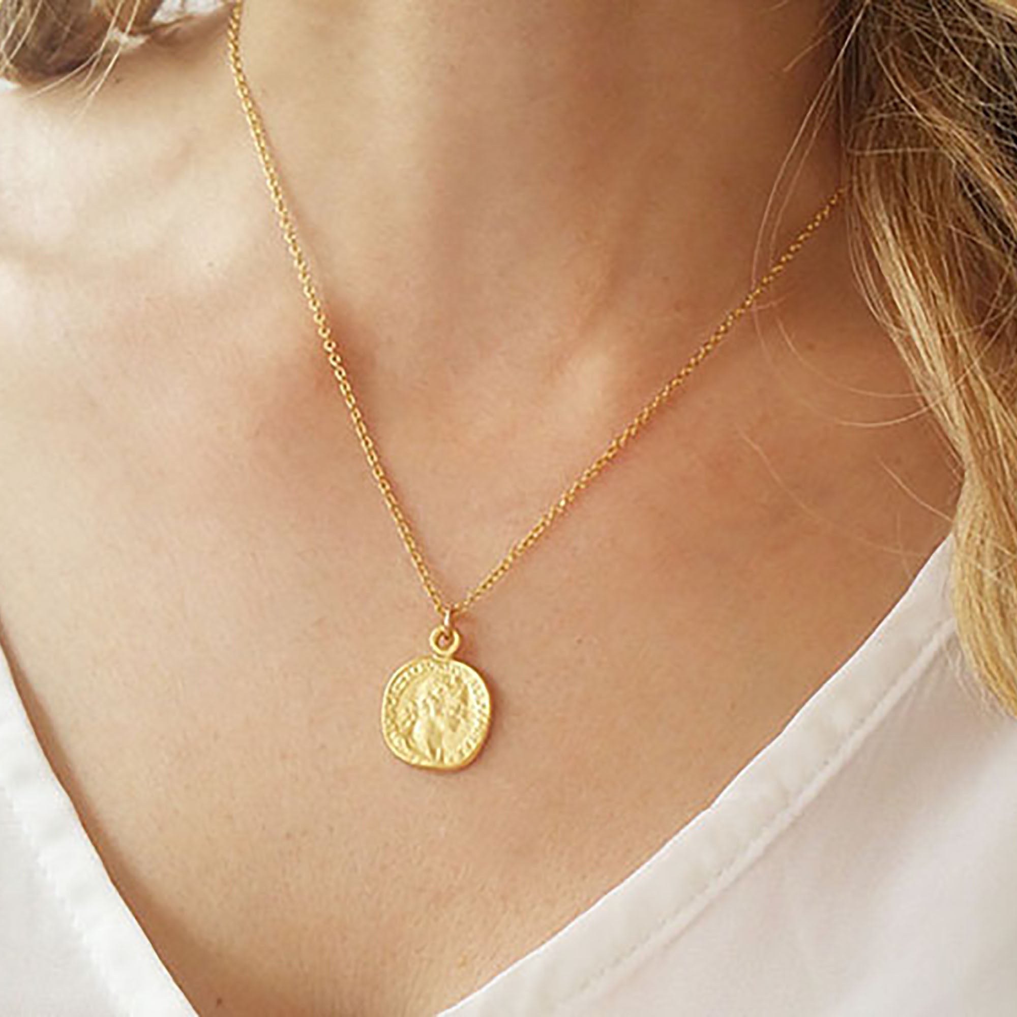 Gold Coin Pendant Necklace - HLcollection - Handmade Gold and Silver Jewelry