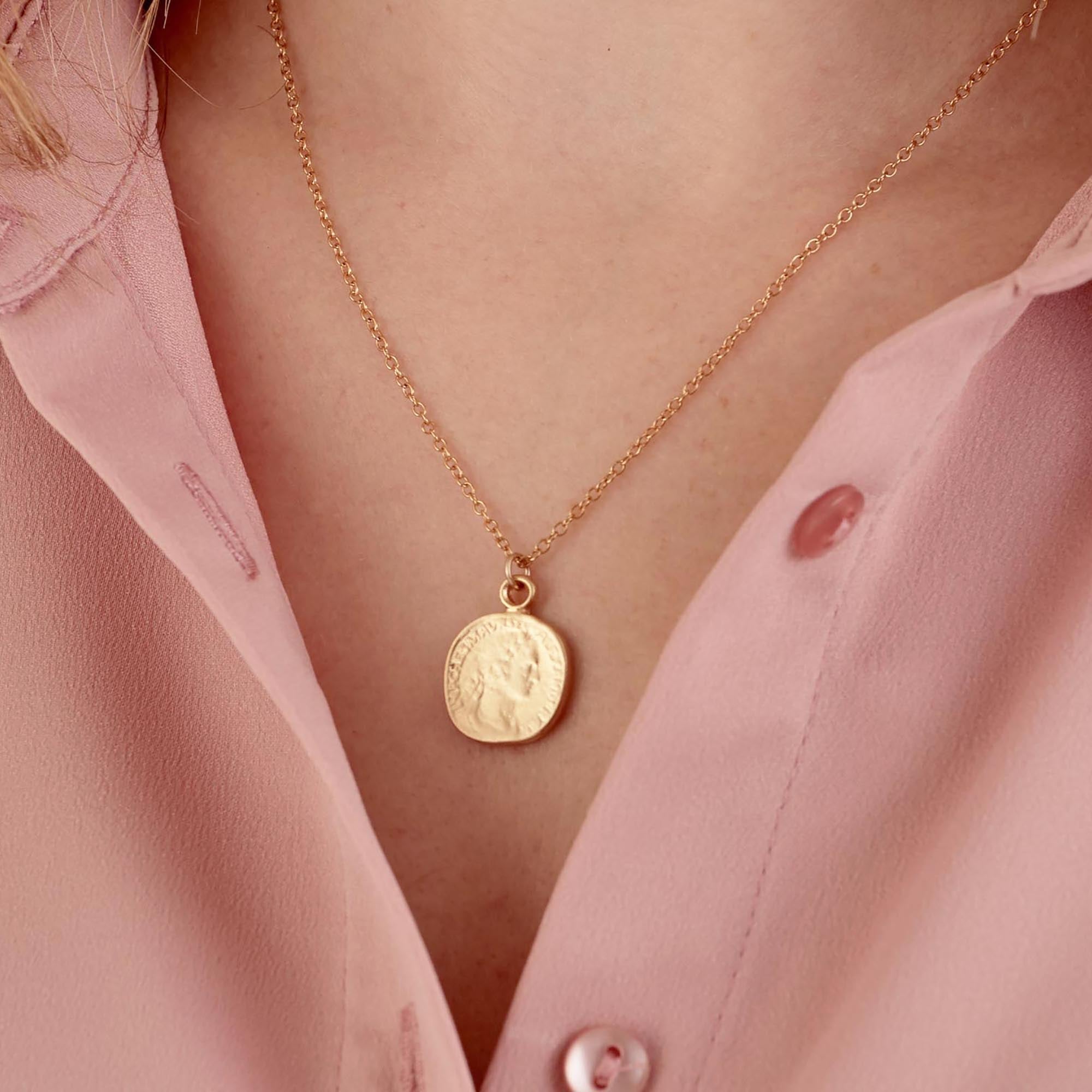 Gold Coin Pendant Necklace - HLcollection - Handmade Gold and Silver Jewelry