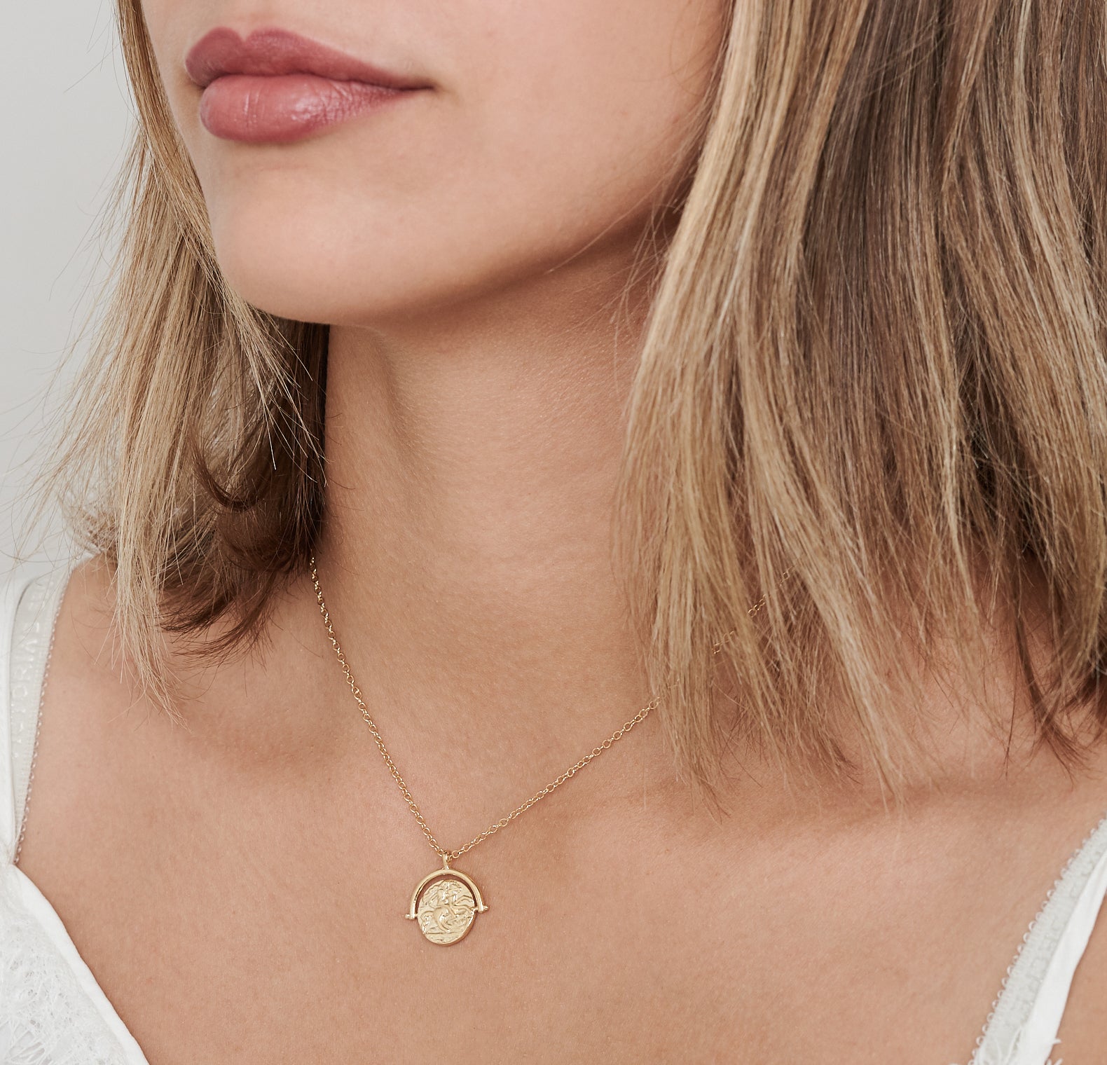Gold Medallion Necklace - HLcollection - Handmade Gold and Silver Jewelry