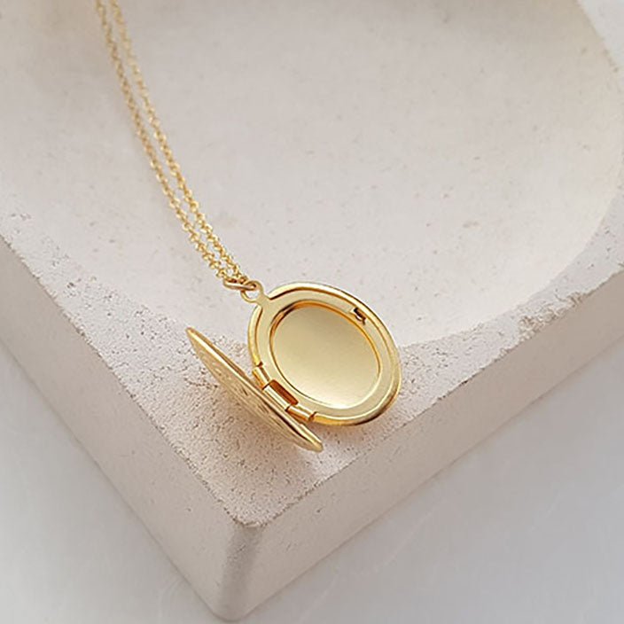 Gold Photo Locket Necklace - HLcollection - Handmade Gold and Silver Jewelry
