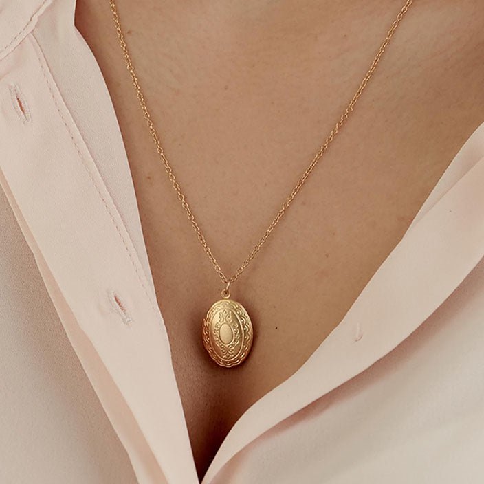 Gold Photo Locket Necklace - HLcollection - Handmade Gold and Silver Jewelry