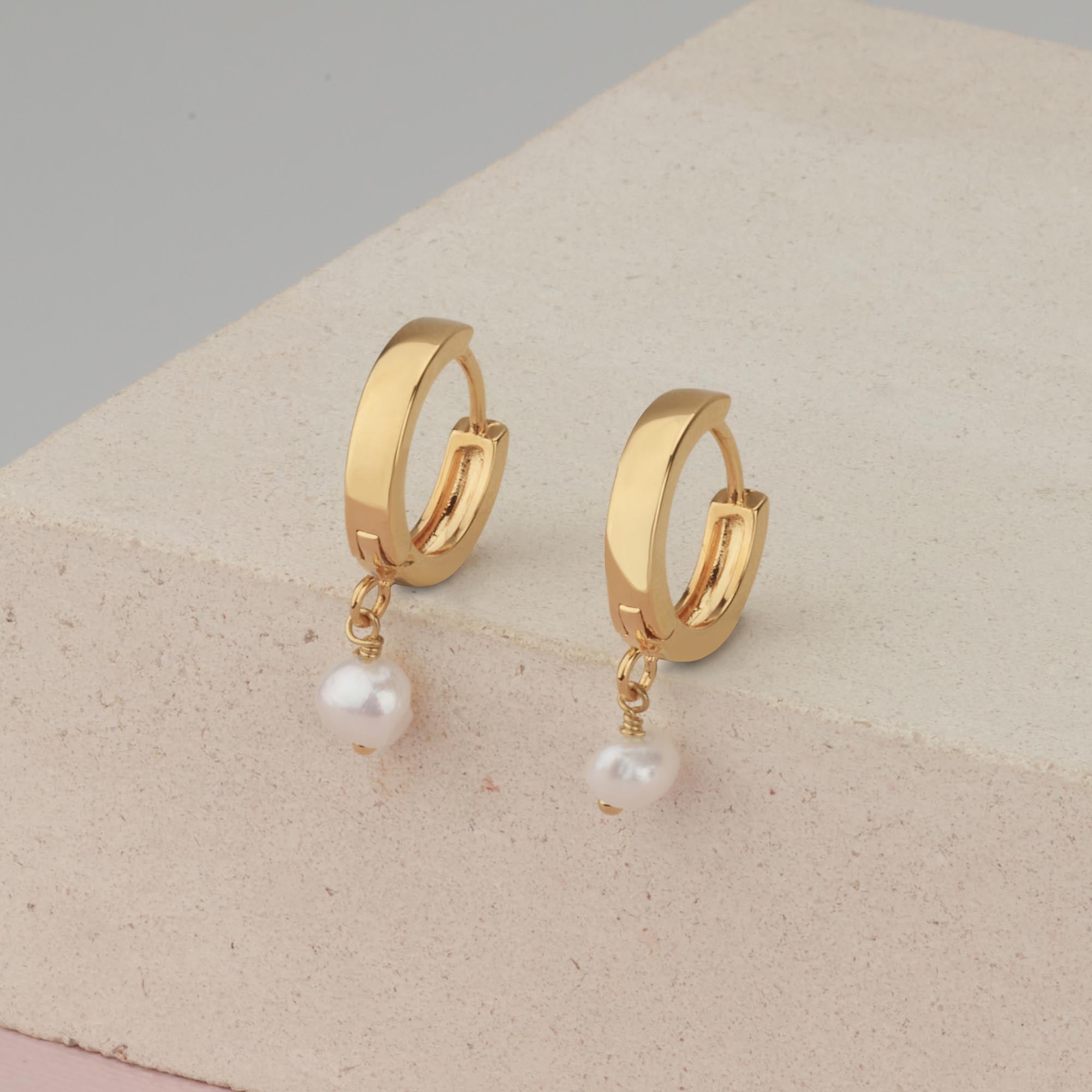 Hoop Pearl Huggie Earrings - HLcollection - Handmade Gold and Silver Jewelry
