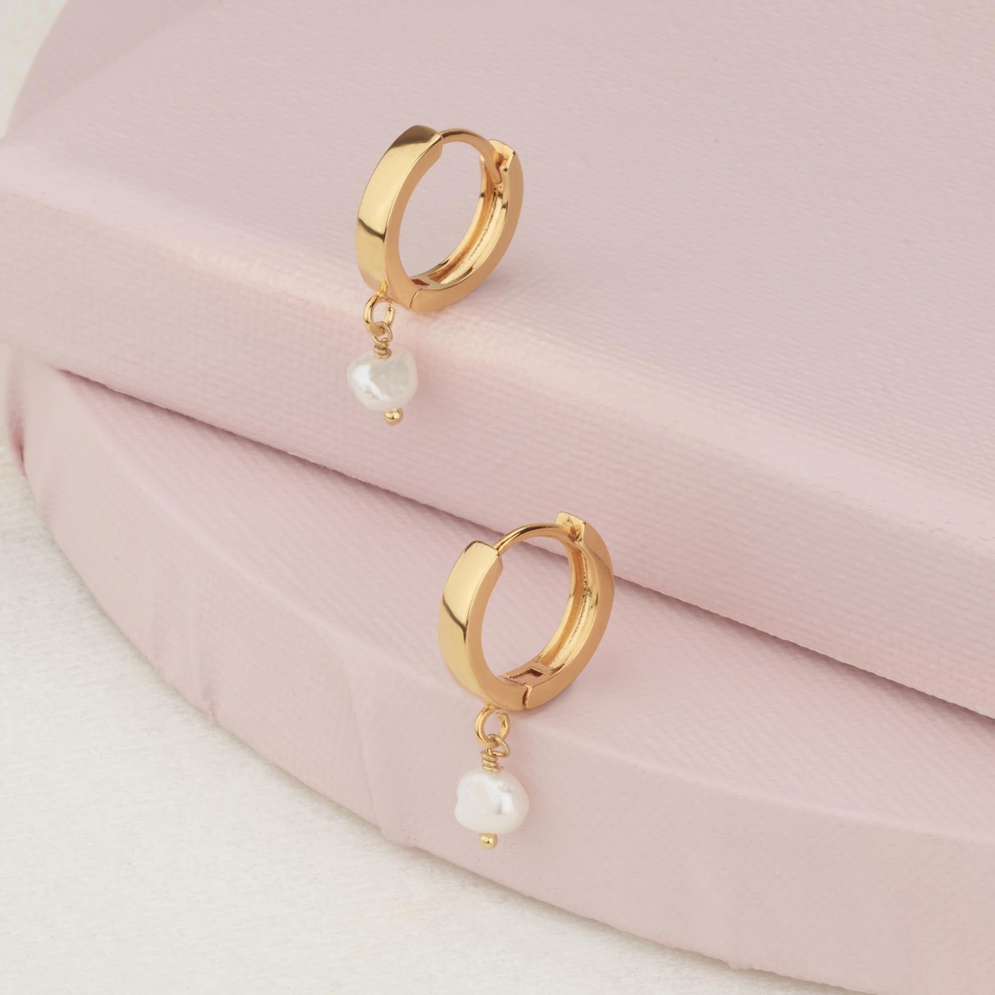 Hoop Pearl Huggie Earrings - HLcollection - Handmade Gold and Silver Jewelry
